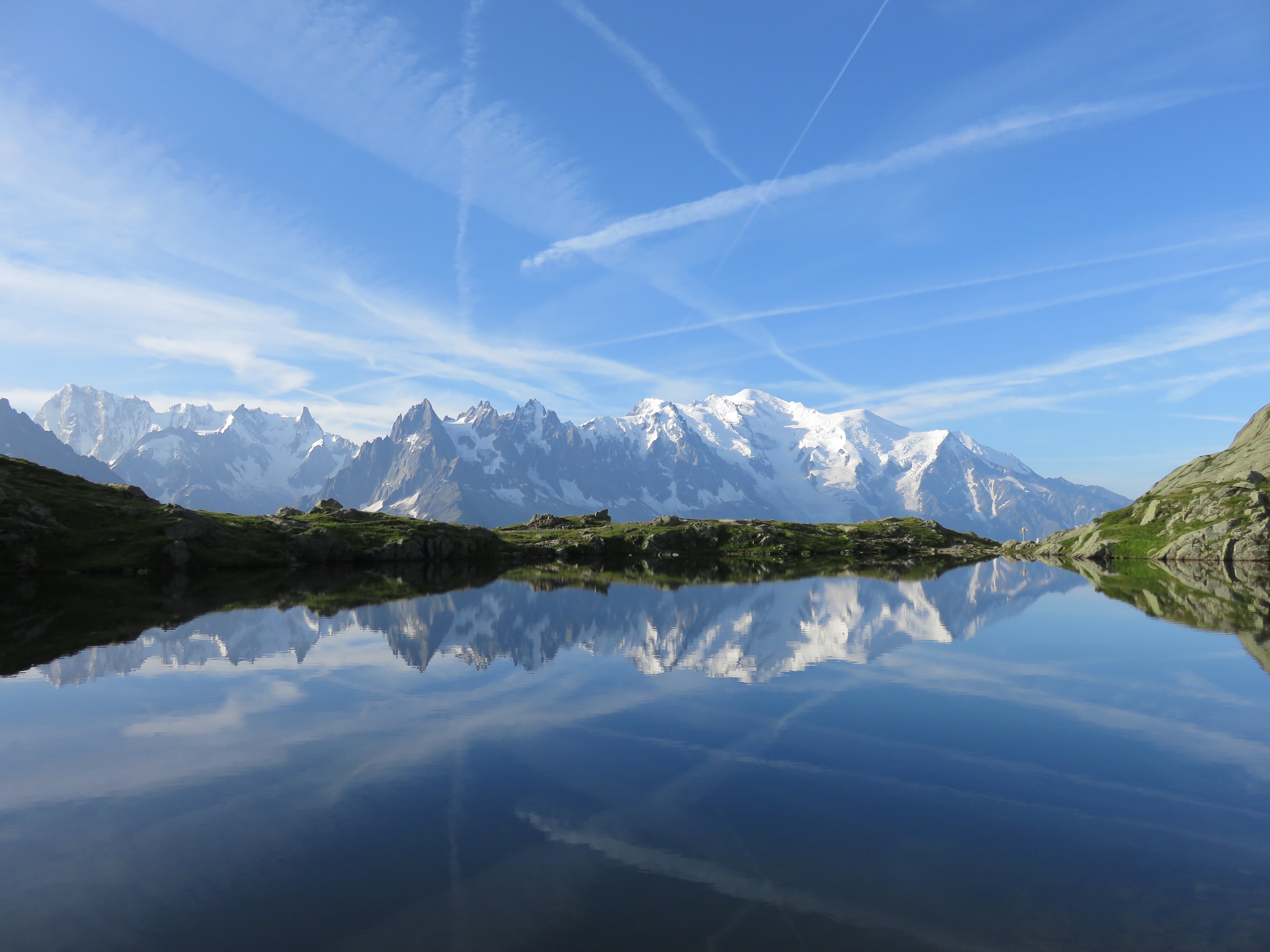 Vue panoramique sur le Mont Blanc depuis le lac des Cheserys