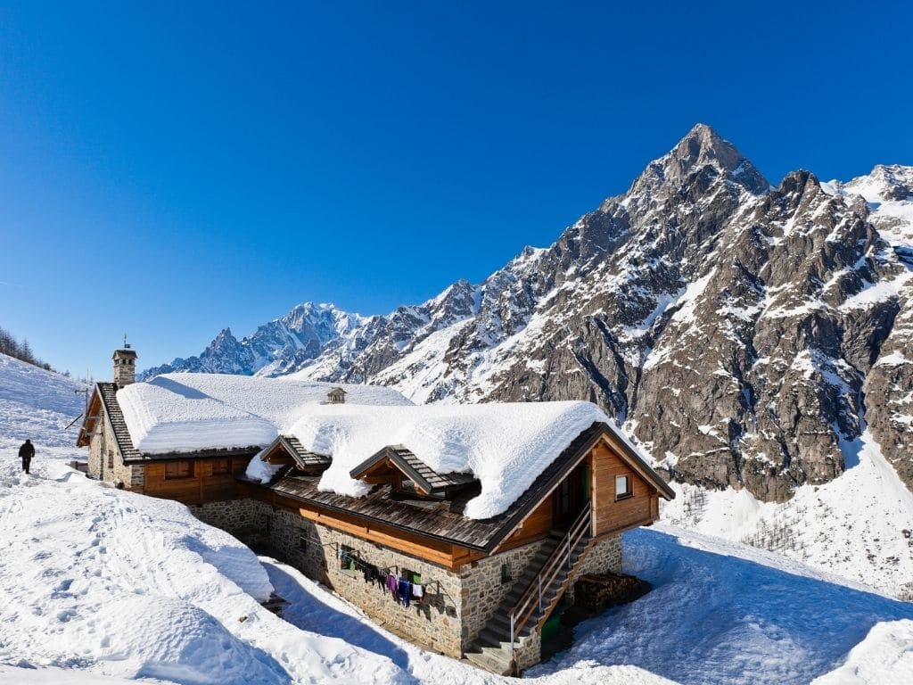 Le refuge Bonatti en hiver