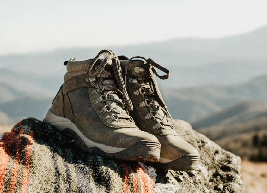 Paire de chaussures de randonnée montantes