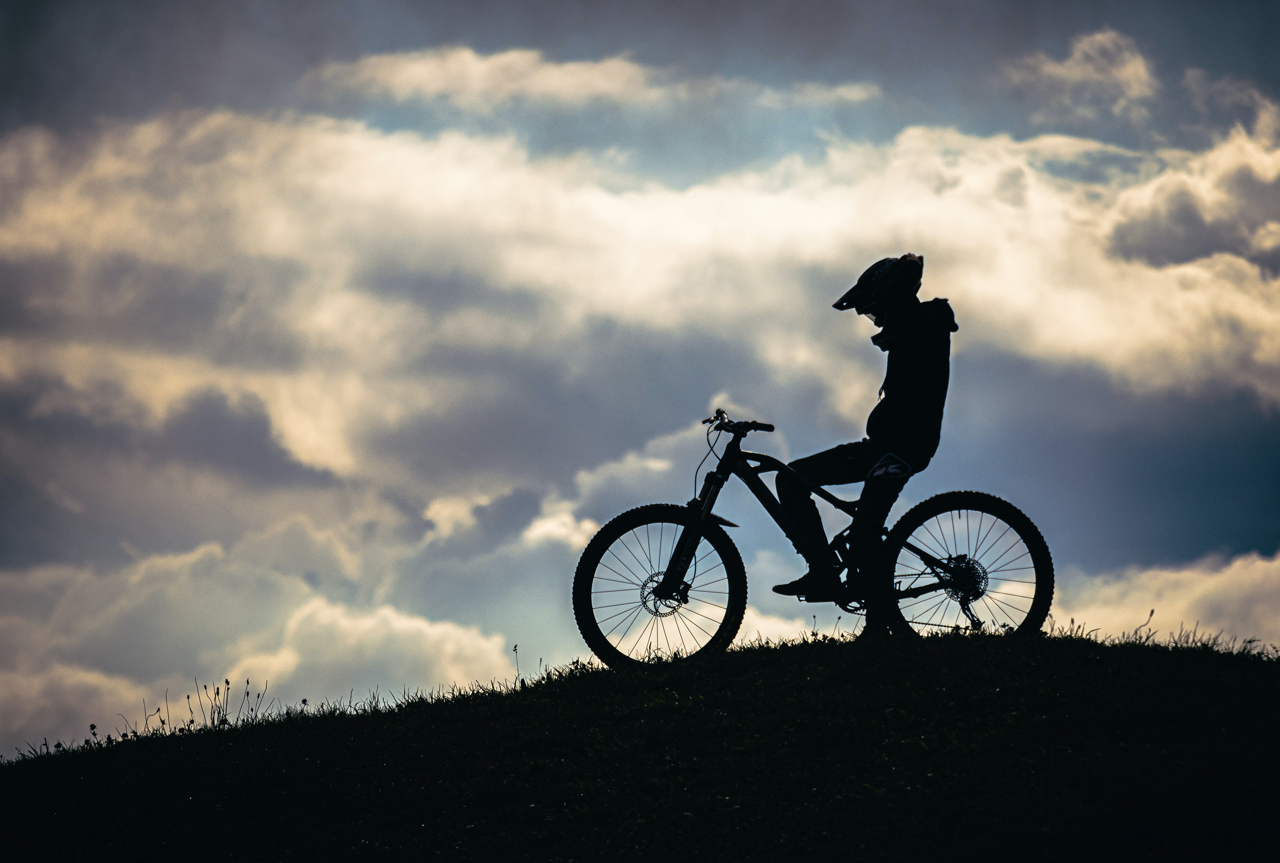 Ombre d'une personne en VTT