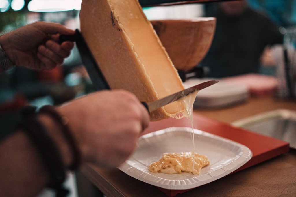 Raclette et charcuterie, le duo que le monde nous envie