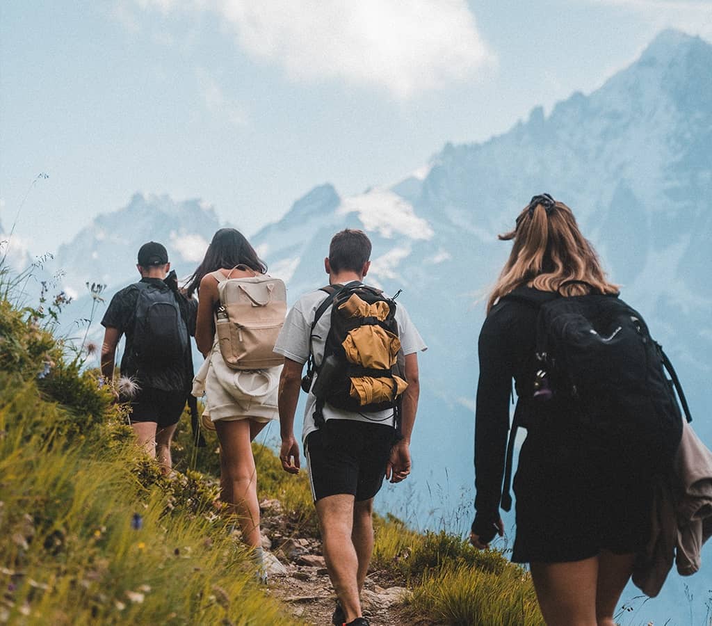 Randonneurs dans les Alpes