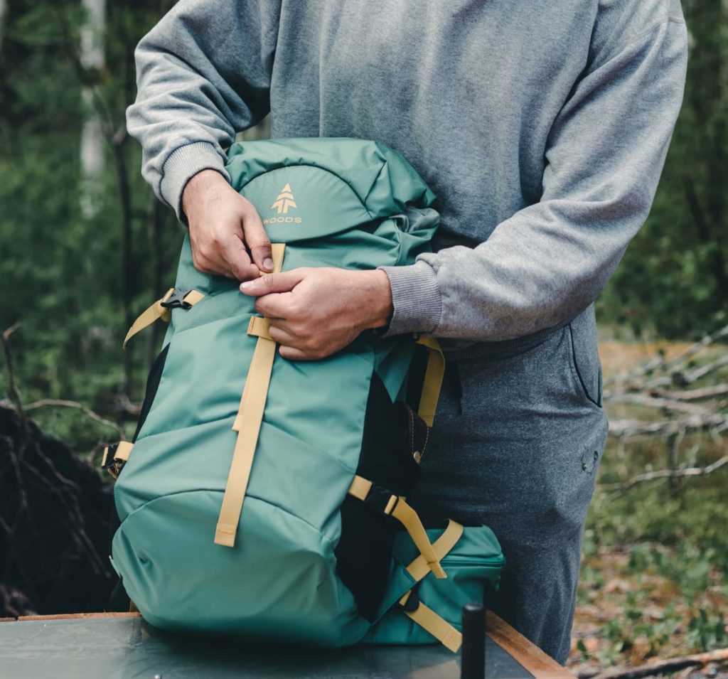 Sac de trekking avec des attaches extérieures